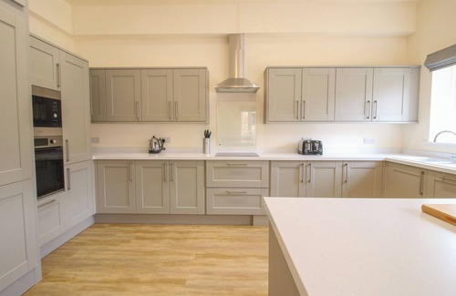 Felton Cottage | SANDOWN PARK COTTAGE, pet friendly, with a garden in West Felton