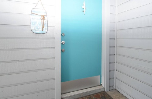 Cedar Key Condo | Sandpiper 10E loft unit pool hot tub beach water view