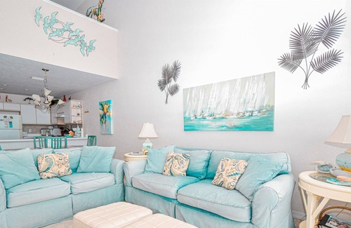 Cedar Key Condo | Sandpiper 10E loft unit pool hot tub beach water view
