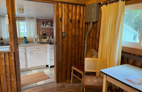 Ludington Cottage | Sandpiper Cottage: Lakeside, Boat Slip, Beach, Family Friendly, Kayaks