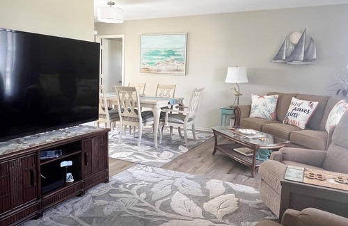 Grove City House | Sandpiper Cottage - Pet Friendly Close to Lemon Bay!