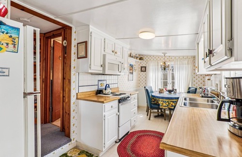 Tolovana Park House | Sandpiper Cottage - Beachcomber Vacation Homes