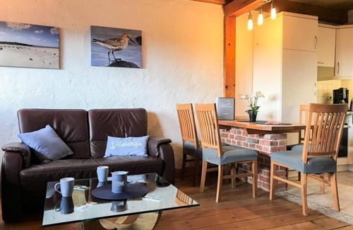 Vollerwiek Cottage | Sandpiper - hoarfrost on the sea