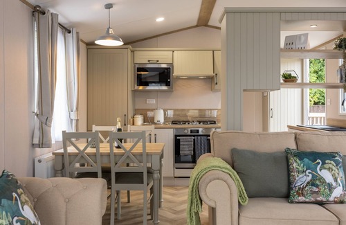 Malton Cabin | Sandpiper Lodge - Hot Tub