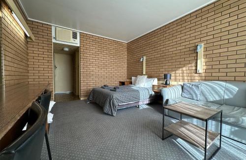 Mount Muirhead Hotel | Sandpipers @ Millicent