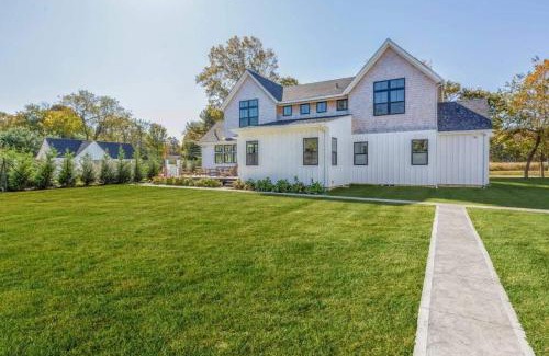 Silver Beach House | Sandpoint by Rove Travel Modern 5BR Family Home with Pool