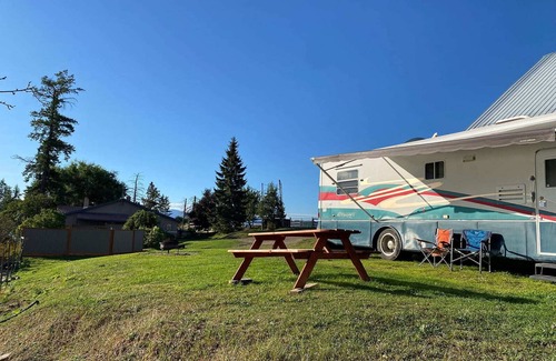 Sandpoint RV Rental | Sandpoint lakefront ranch RV site with fire pit