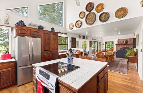 Ponder Point Ski Chalet | Sandpoint Lakeside Retreat - Private Dock - AC