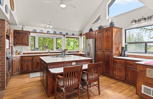 Ponder Point Ski Chalet | Sandpoint Lakeside Retreat - Private Dock - AC