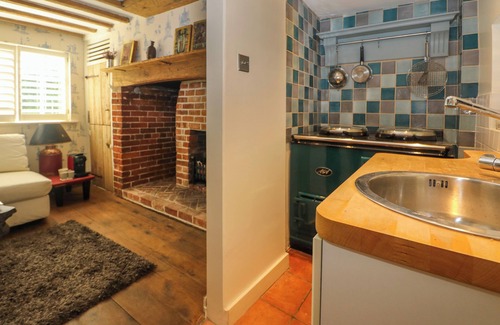 Northchapel Cottage | SANDROCK SPRINGS, pet friendly, character holiday cottage in Petworth