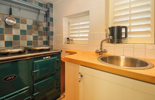 Northchapel Cottage | SANDROCK SPRINGS, pet friendly, character holiday cottage in Petworth