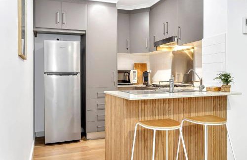 Glenelg South Apartment | Sands & Hearth - Minutes to Beach & Moseley Square