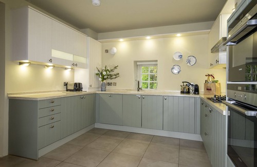 Sandsend Cottage | Sandsend - Gardeners Cottage - sleeps 4 guests in 2 bedrooms