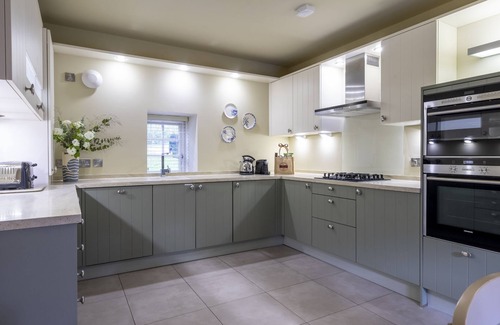 Sandsend Cottage | Sandsend - Gardeners Cottage - sleeps 4 guests in 2 bedrooms