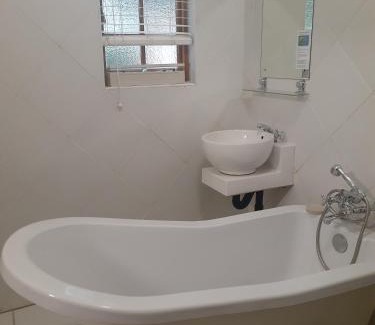 Fouriesburg House | Sandstone Chameleon Guest House