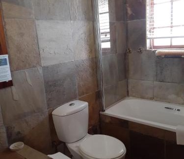 Fouriesburg House | Sandstone Chameleon Guest House