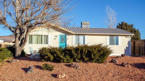 Kanab House | Sandstone Gazing big backyard Sleeps 10