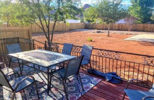 Kanab House | Sandstone Gazing big backyard Sleeps 10
