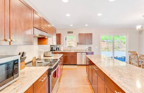 Trenton House | Sandstone Retreat - Private Mountain Getaway Near Chattanooga