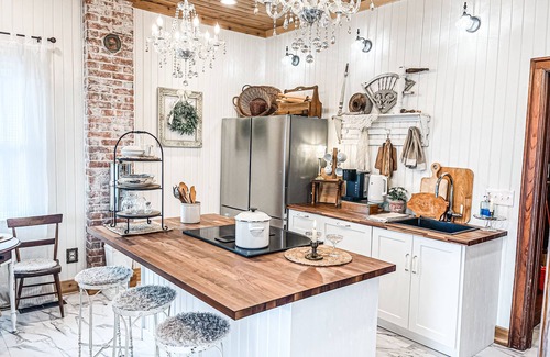 Sandusky House | Sandusky's Original Luxury Bachelorette Mansion