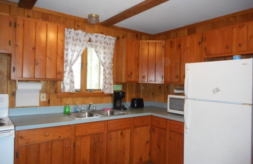 Damariscotta Cottage | Sandy Beach Cottage - Cozy cottage with beach and lake views on Pemaquid Lake