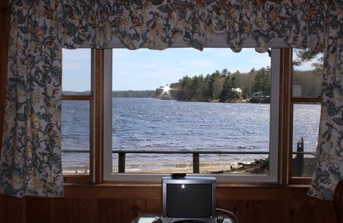 Damariscotta Cottage | Sandy Beach Cottage - Cozy cottage with beach and lake views on Pemaquid Lake