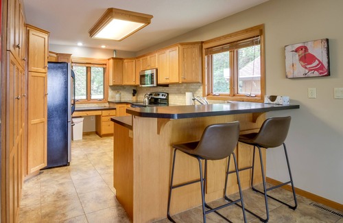 Alexandria Cabin | Sandy Beach Family Getaway w/Fire Pit & Deck!