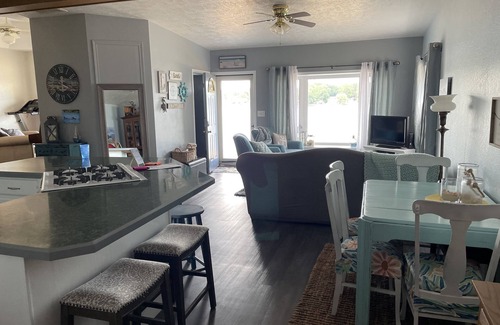 Gladwin House | Sandy beach front LAke House