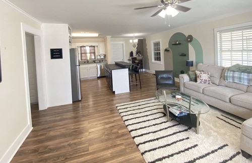 Foley House | Sandy beach, OWA, Tournaments, Pet Friendly & Downtown!
