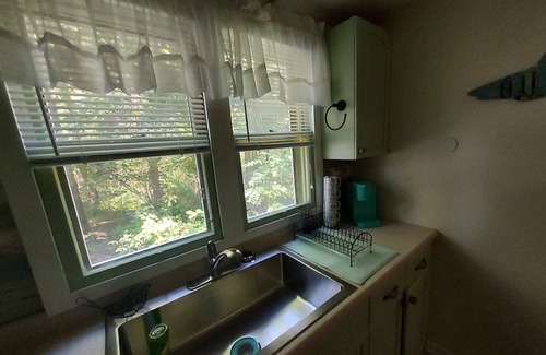 Lexington Cottage | Sandy beach retreat! 500 ft to beach! 3 miles to the quaint village of Lexington