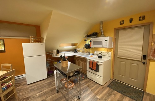 Douglas Apartment | Sandy Beach Sunrise Studio- Just steps from Sandy Beach & Treadwell trail!