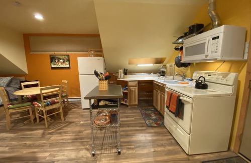 Douglas Apartment | Sandy Beach Sunrise Studio- Just steps from Sandy Beach & Treadwell trail!