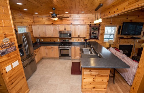 Cassopolis House | Sandy Beach Wheelchair-Friendly Knotty Pine Lodge w/47 Wooded Acres!
