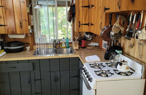 Upper New Cornwall Cottage | Sandy beaches, big trees, lovely 3BR lodge - private. 10 km to Mahone Bay area