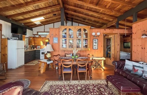 Upper New Cornwall Cottage | Sandy beaches, big trees, lovely 3BR lodge - private. 10 km to Mahone Bay area