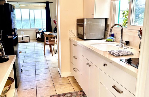 Punaluu Condo | Sandy Beachfront Cottage