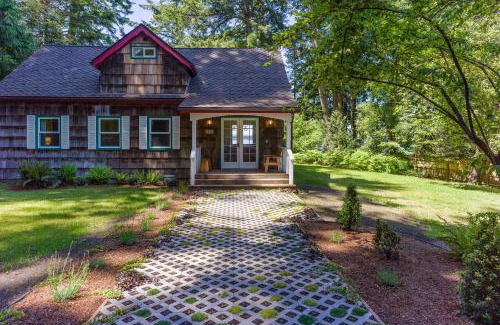 Eastsound House | Sandy Beachfront, Hot Tub, Pet-friendly, Kayaking