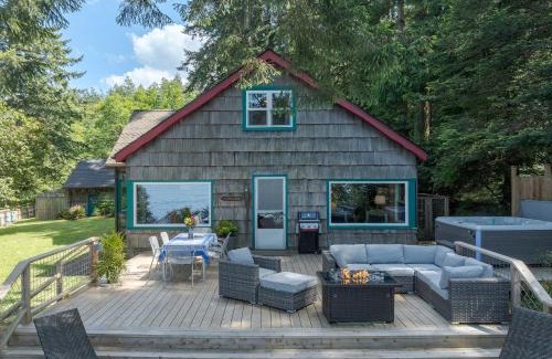 Eastsound House | Sandy Beachfront, Hot Tub, Pet-friendly, Kayaking