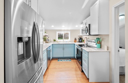 Lakeview House | Sandy Beachfront Lakehouse with Amazing Views!