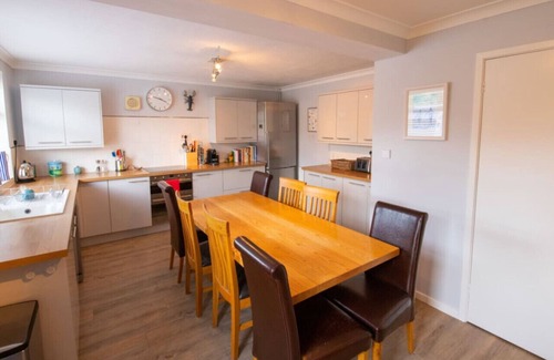 Camber Cottage | Sandy Bottom - opposite the Dunes – Pool Table & Juke Box