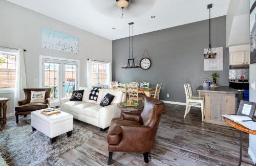Crystal Beach House | Sandy Cove Cottage