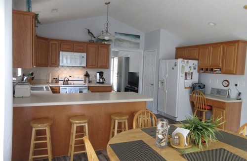 Surf City House | Sandy Crack - A 'side-road' surf cottage. EV-ready.