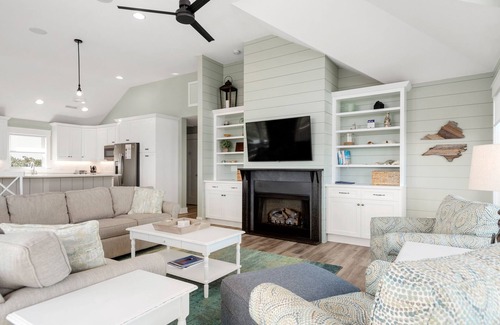 Duck House | Sandy Duck: Shared Pool, Elevator, Close to Beach