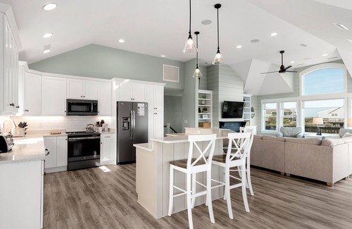 Duck House | Sandy Duck: Shared Pool, Elevator, Close to Beach