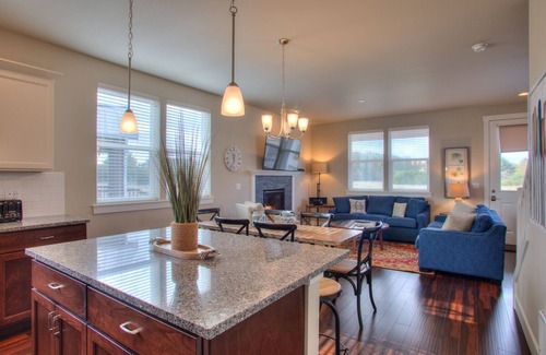 Ocean Shores House | Sandy Feet and Doggy Treats - Oyhut Bay Seaside Village