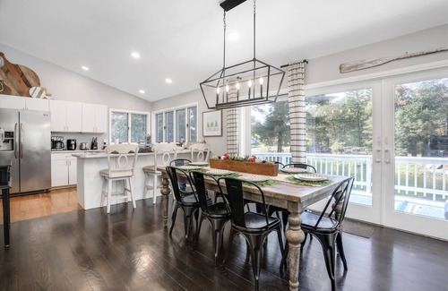 Gladwin House | Sandy Feet - Lakefront luxury, With A Beach!