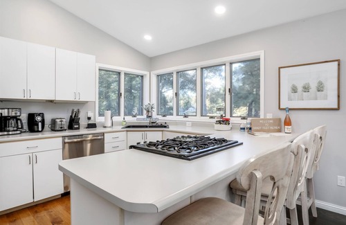 Gladwin House | Sandy Feet - Lakefront luxury, With A Beach!