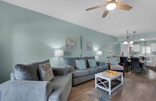Ono Island Condo | Sandy Key 113: 2 BR/2 BA Beachfront in Perdido Key, FL On-Site Rental Office Sleeps 6