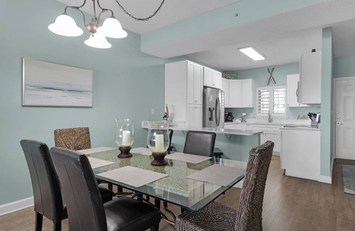 Ono Island Condo | Sandy Key 113: 2 BR/2 BA Beachfront in Perdido Key, FL On-Site Rental Office Sleeps 6