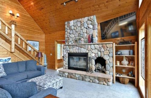Minong House | Sandy Lake Cabin ~Private Luxury Vacation Home~